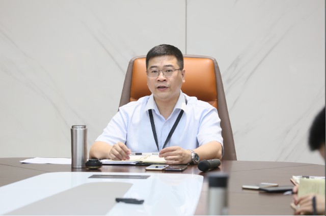 德利丰家居7月总结会暨员工生日会凝心聚力，为(图1)
