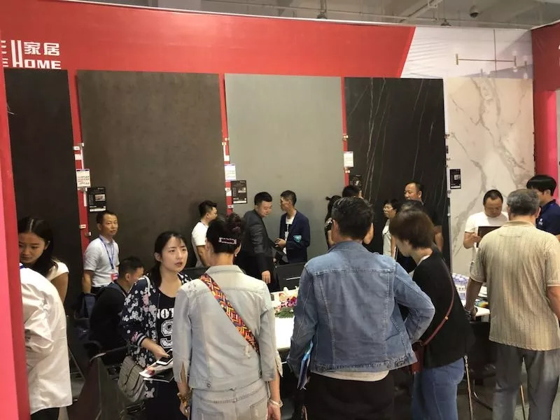 客似云来，德利丰家居成甘肃蓝装家博会贵宠！(图1)