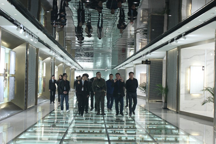 融创集团领导一行到金牌企业参观考察，共谋合(图6)