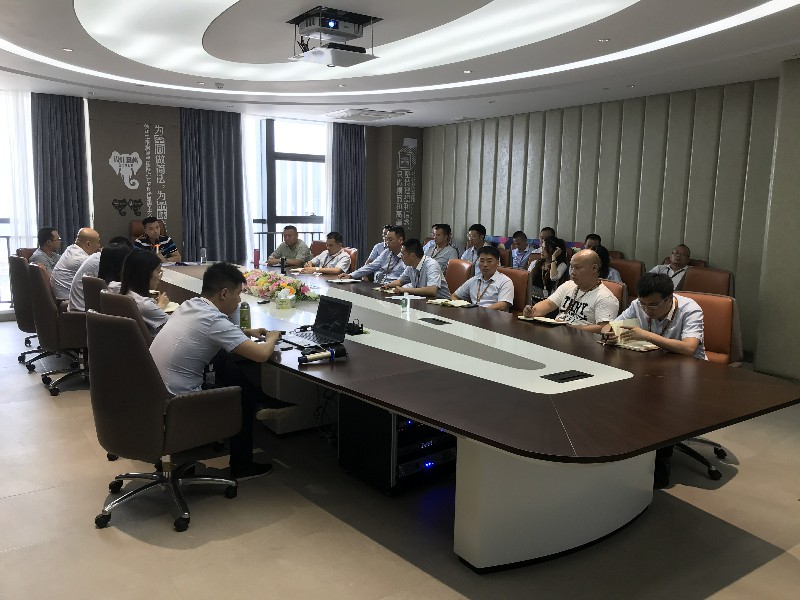 未来已来,全速向前——德利丰家居年中总结会(图3) 未来已来,全速向前——德利丰家居年中总结会(图3)