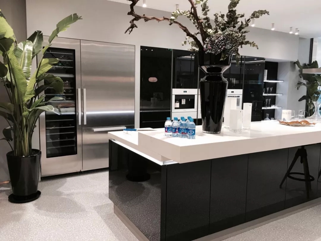 走在潮流前端,SCAVOLINI、KEYE门店都在用它!(图2) 走在潮流前端,SCAVOLINI、KEYE门店都在用它!(图2)