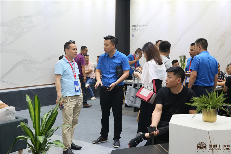 热度持续飙升!行业协会领导对德利丰大岩板赞(图7) 热度持续飙升!行业协会领导对德利丰大岩板赞(图7)
