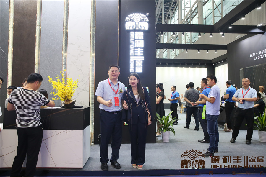 热度持续飙升!行业协会领导对德利丰大岩板赞(图8) 热度持续飙升!行业协会领导对德利丰大岩板赞(图8)