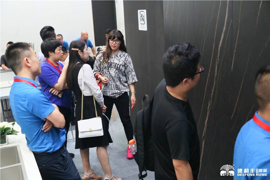 直击广州建博会——德利丰大岩板玩出新高度 开(图9) 直击广州建博会——德利丰大岩板玩出新高度 开(图9)