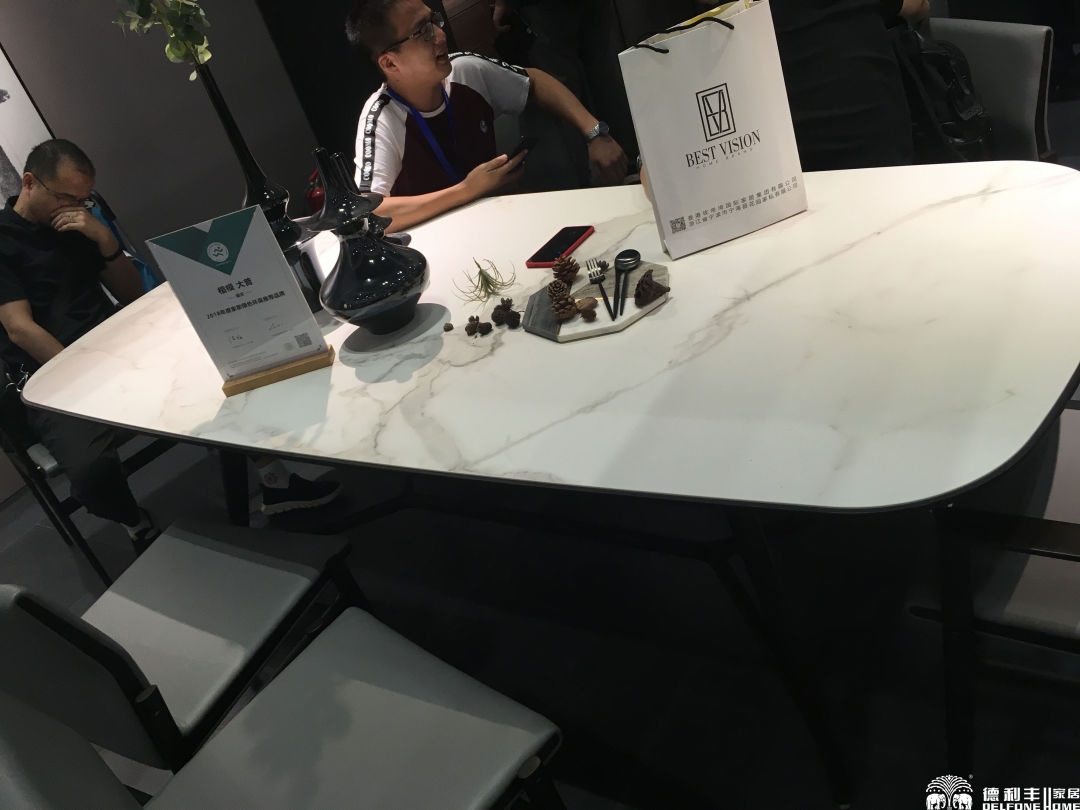 < NEWS >德利丰岩板新风潮卷席上海国际家具展览会(图5) < NEWS >德利丰岩板新风潮卷席上海国际家具展览会(图5)